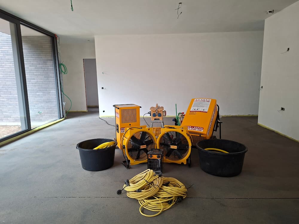 Bouwdroger in nieuwbouwwoning in Zoersel tijdens chape en pleister