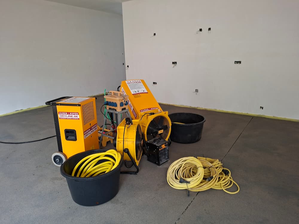 Droging van verse chape in nieuwbouw interieur